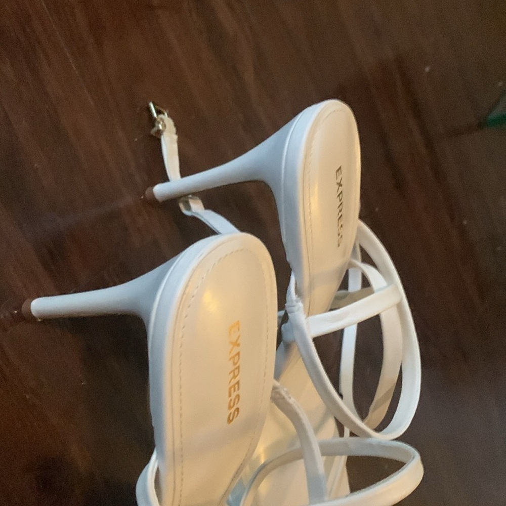 5/$25 Express white high heel loop toe sandal Size 10 NWT white - Picture 5 of 6